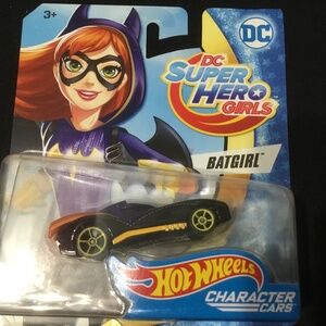 BATGIRL - DC Super Hero GIRLS Hot Wheels